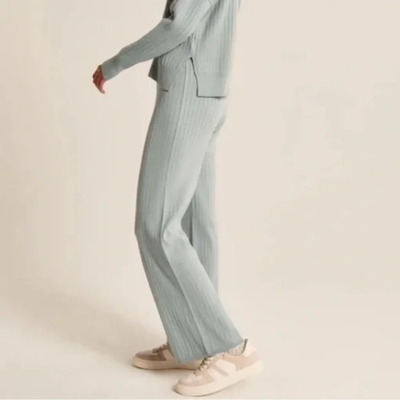 ABERCROMBIE & FITCH 90s Straight Ribbed Knit Sweater Pants Soft A&F Size M NWOT - Picture 2 of 14